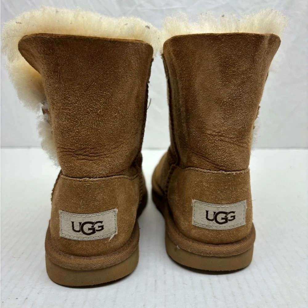 Ugg Bailey Button,Chestnut Suede Shearling Lined Boot, 13 for little girl box 23